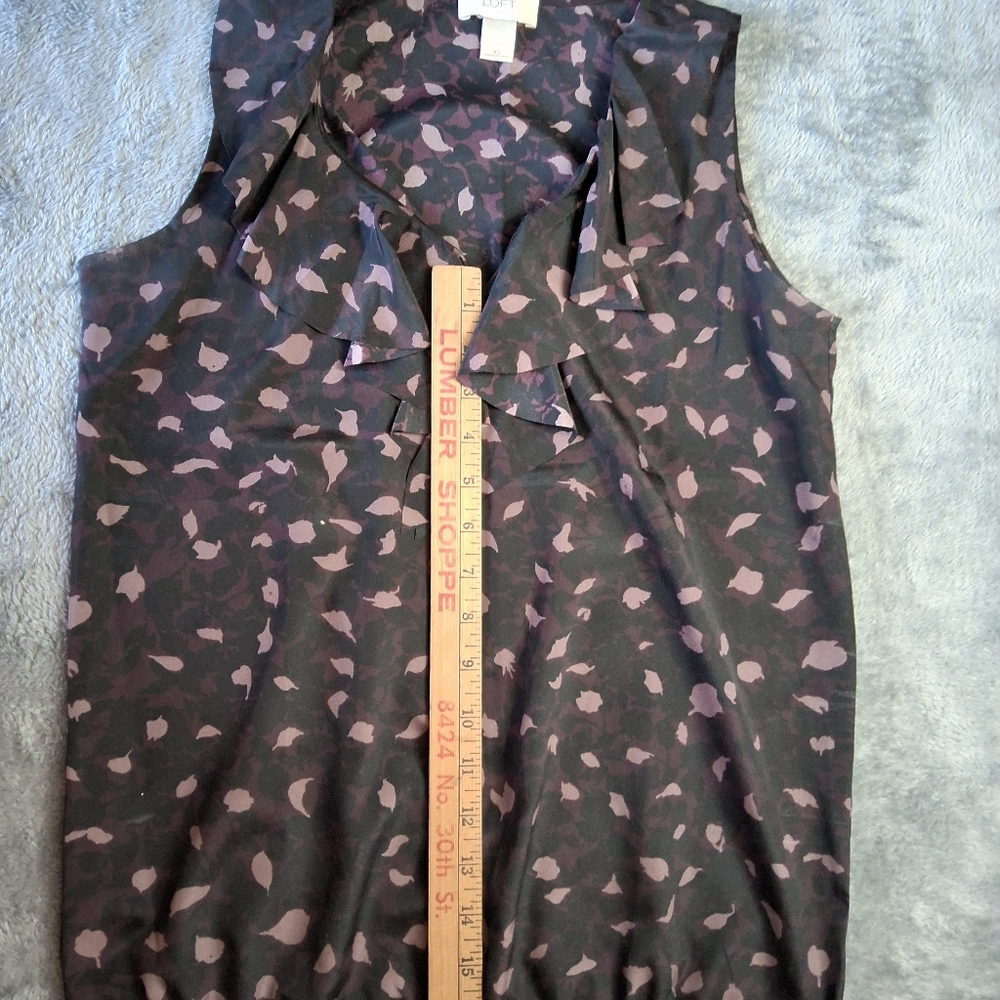 Ann Taylor Loft Womens Top Sleeveless‎ Ruffle V Neck Size XS - Picture 7 of 9